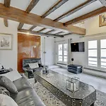 Louvre Terrace Apartment