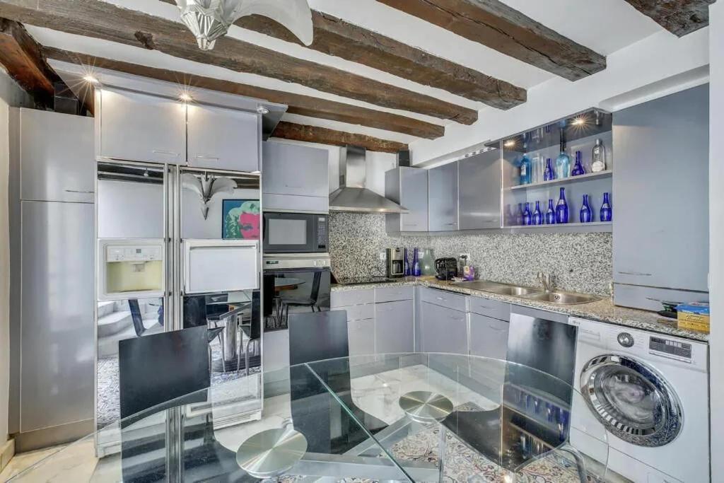 Louvre Terrace Apartment