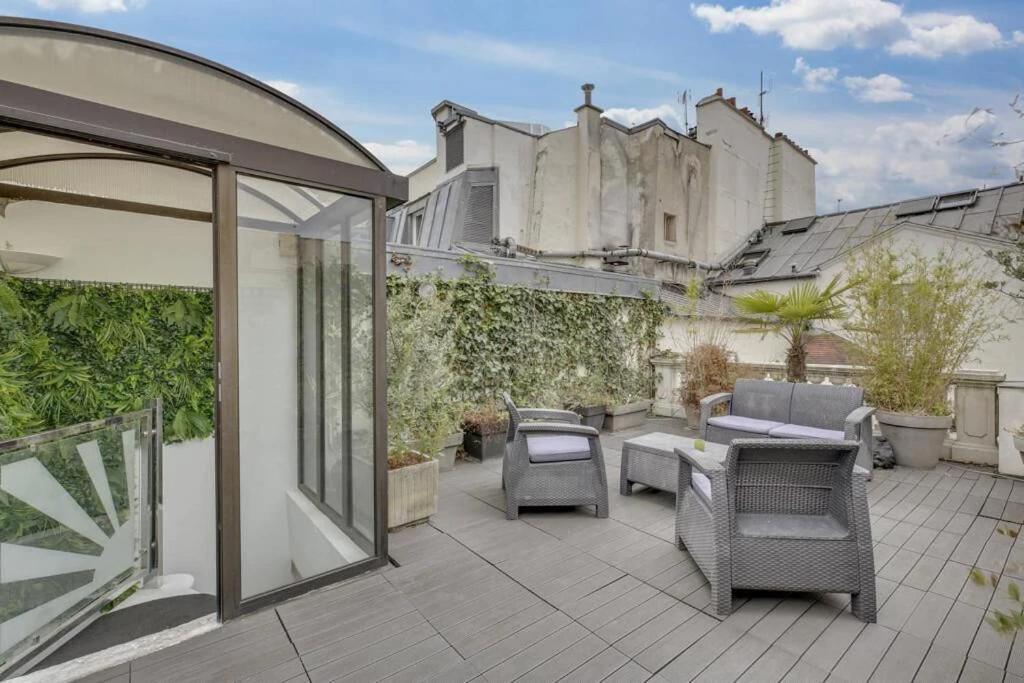 Louvre Terrace Apartment *